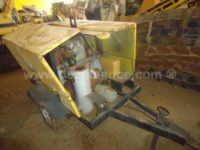 165/23161 - MOTO COMPRESSOR DE AR CABINADO SOBRE CHASSI M/ATLAS COPCO, 