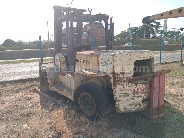 30/24109 - EMPILHADEIRA M/HYSTER MOD. XL, A DIESEL, CAPAC. 6 TONS.