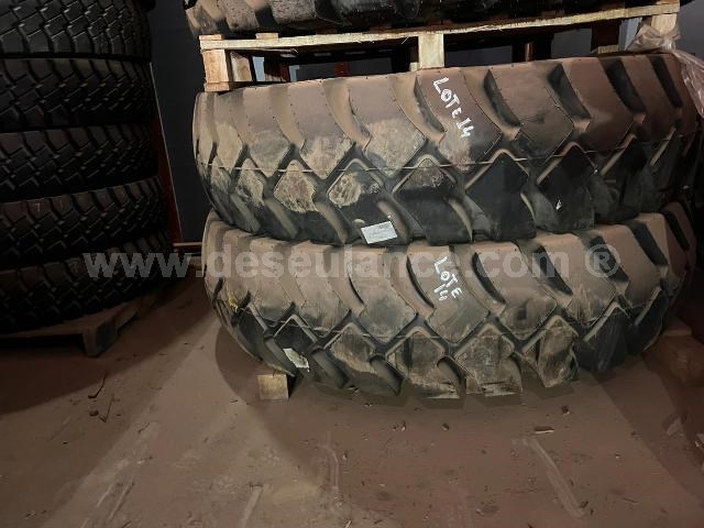 13/24151 - 02 PNEUS S/USO AEOLUS AL45 FIRESTONE 1.800X33 SUPER.