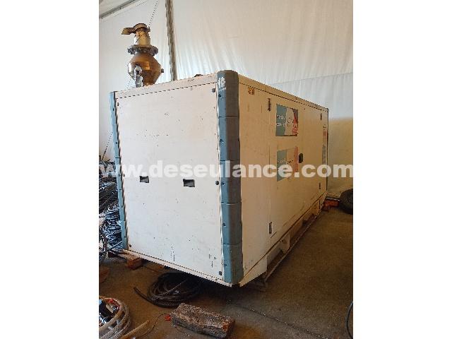 10/25088 - GRUPO GERADOR CABINADO M/CATERPILLAR OLYMPIAN MOD. GEP200-4,