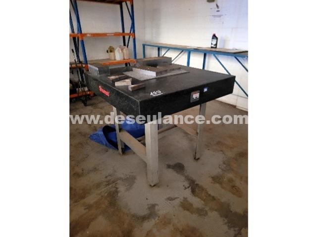 149/25141 - 01 MESA DESEMPENO EM GRANITO M/STARRET E OUTROS