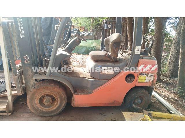 11/26016 - EMPILHADEIRA A GÁS M/TOYOTA MOD. 8FGU25, CAPAC. 2,5T, ANO 10