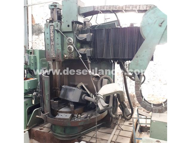 80/26037 - TORNO VERTICAL HIDRÁULICO M/TOS MOD. SKJ-8D, 