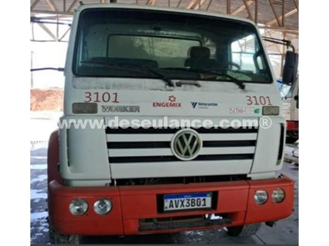 26/26041 - CAMINHÃO VOLKSWAGEN MOD. VW 26260E, ANO 12. (ID 8392). 