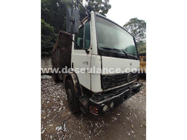 13/26052 - CAMINHÃO BASCULANTE MB ATRON 2729 K6X4, ANO 14 (RV1208)