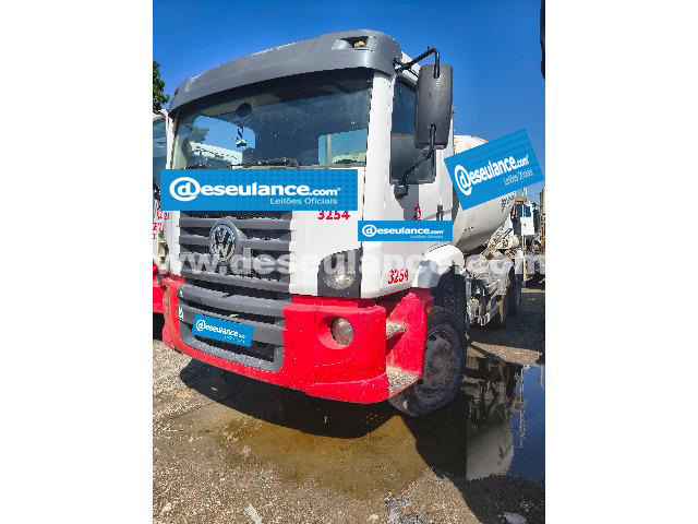 10/26053 - CAMINHÃO VOLKSWAGEN TRAÇADO MOD. 26280, 6X4, ANO 12/13