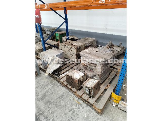 05/26063 - 11.889 KG (LANCE POR KG) 11 MOLDES DE INJEÇÃO PLÁSTICA