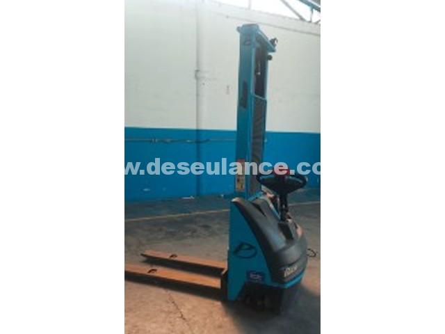 04/26076 - EMPILHADEIRA ELÉTRICA PX 1235, ANO 15, CAPAC. 1.200 KG, 